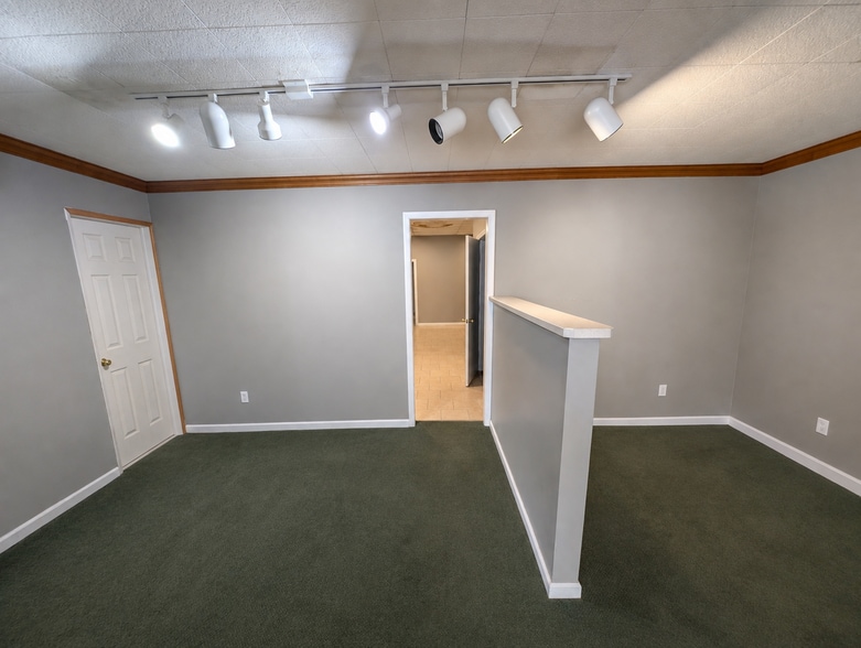 More Photos Of 432 Broad St, Shrewsbury Storefront For Lease