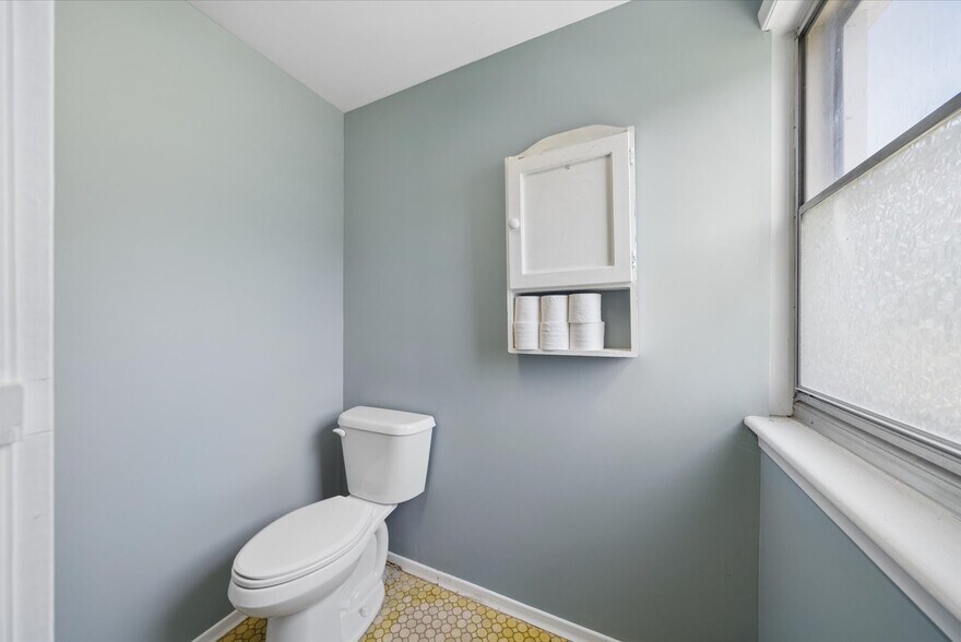 More Photos Of 21 Ann St, Brock Office For Sale