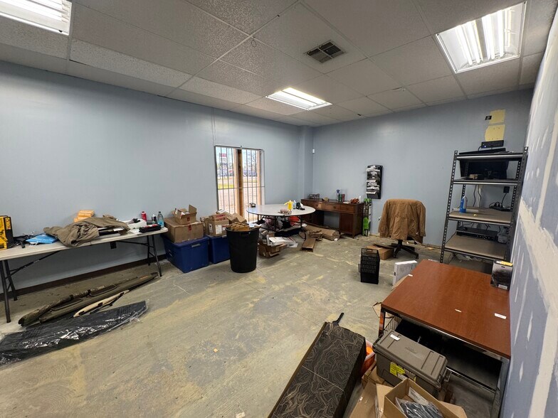 More Photos Of 990 N Daleville Ave, Daleville Warehouse For Sale