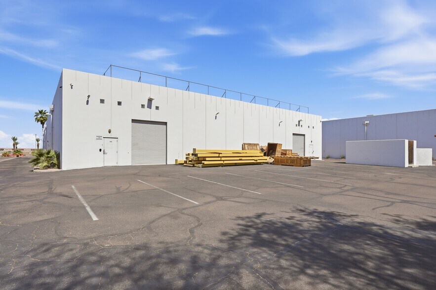 More Photos Of 3401 E Harbour Dr, Phoenix Light Manufacturing For Lease