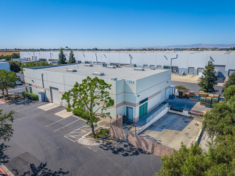 Primary Photo Of 1264 DuPont Ct, Manteca Warehouse For Sale