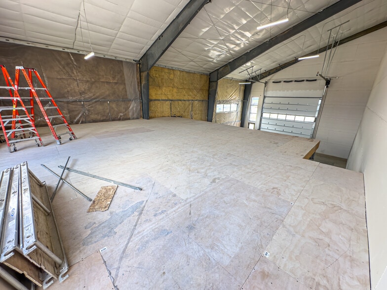 More Photos Of 107 Washington Ave, Williston Flex For Sale