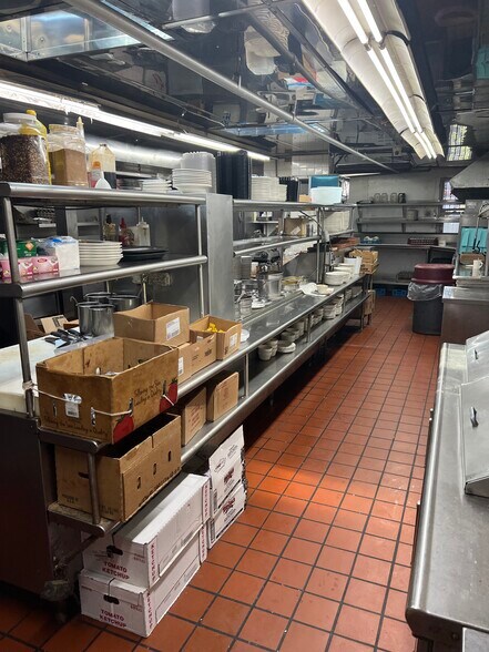 More Photos Of 543 32nd St, Union City Restaurant For Sale