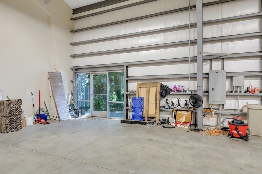 More Photos Of 18855 Microtronics, Sonora Industrial For Sale