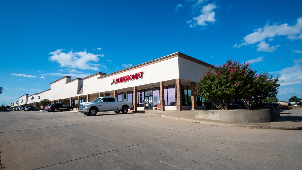 More Photos Of 115 N Mustang Rd, Mustang Unknown For Lease