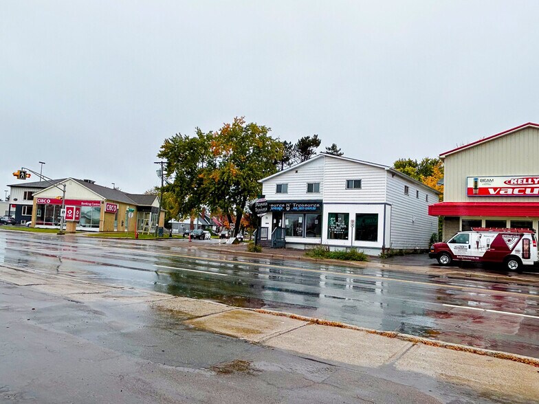 Primary Photo Of 651 Mountain Rd, Moncton Storefront For Sale