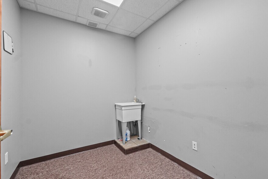 More Photos Of 495 Central Ave, Seekonk Medical For Lease
