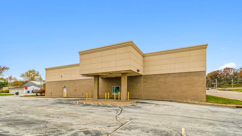 More Photos Of 3601 16th St, Moline Drugstore For Sale