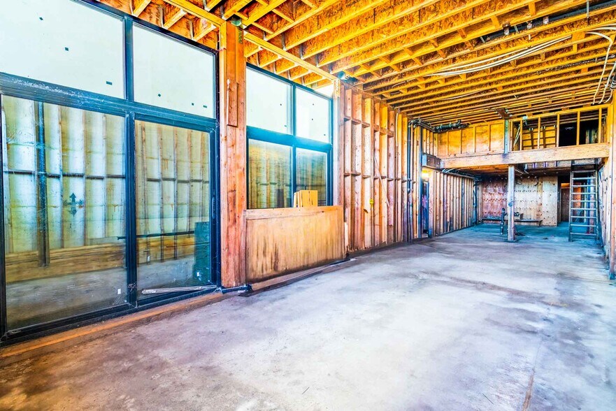 More Photos Of 705 Broadway St, Venice Multifamily For Sale