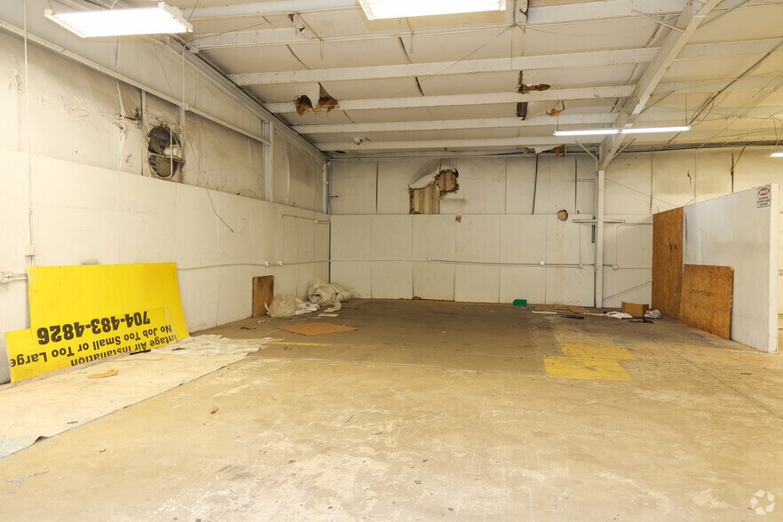More Photos Of 6645 Denver Industrial Park Rd, Denver Warehouse For Lease