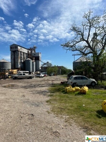 More Photos Of 1621 W Main St, Port Lavaca Land For Sale