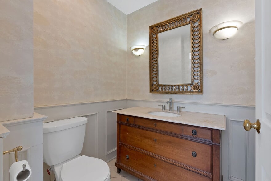 More Photos Of 780 Garden St, Whitby Office Residential For Sale