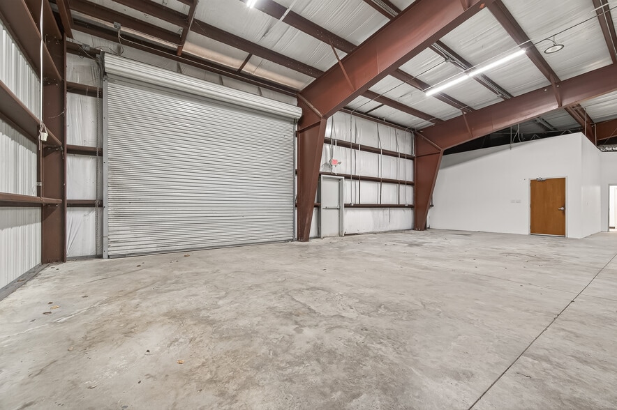 More Photos Of 10038 Grover Ln, Houston Warehouse For Sale
