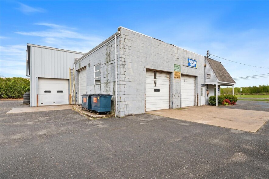 More Photos Of 45845 Cr-48, Southold Auto Repair For Sale