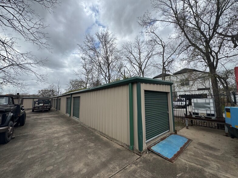 More Photos Of 4920 Pinemont Dr, Houston Manufacturing For Sale