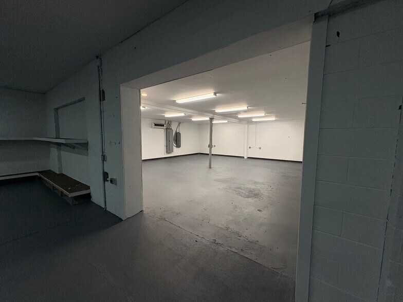 More Photos Of 3251 W Bay St, Savannah Light Manufacturing For Lease