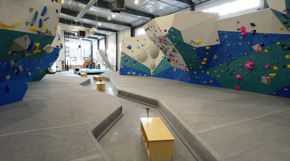 More Photos Of 1901 Eljadid St, Morgantown Health Club For Sale