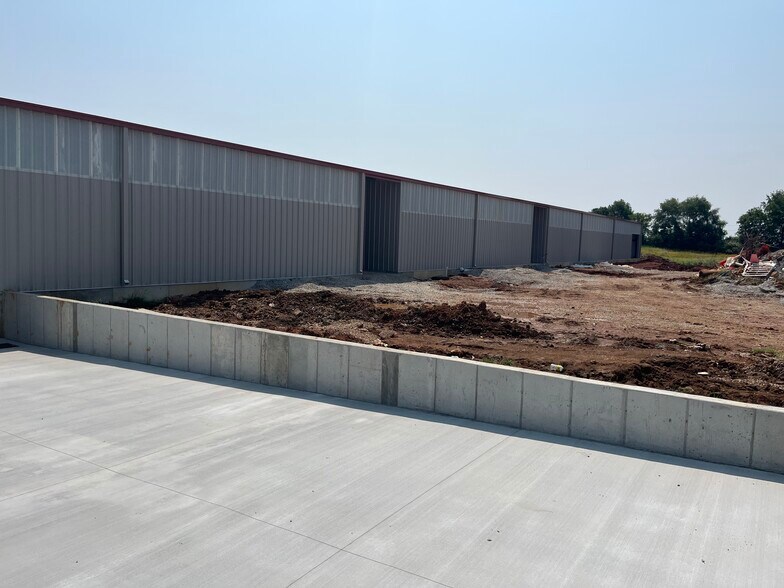 More Photos Of 578 Kelly Rd, Bowling Green Manufacturing For Sale