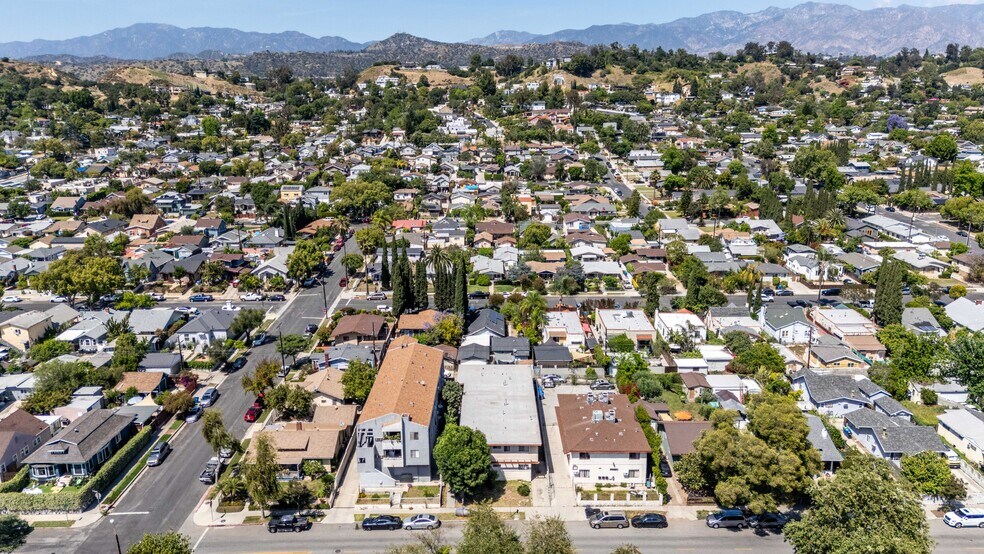 More Photos Of 5213 Meridian St, Los Angeles Apartments For Sale