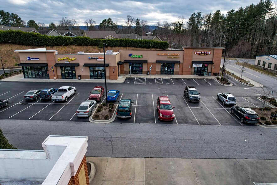 More Photos Of 58 Weaver Village Way, Weaverville Freestanding For Lease