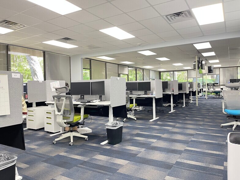 More Photos Of 2511 NW 41st St, Gainesville Office For Sale