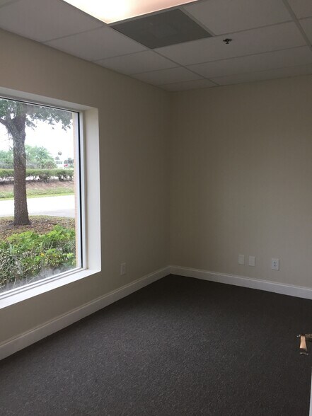 More Photos Of 801-893 Kings Hwy, Fort Pierce Light Manufacturing For Lease