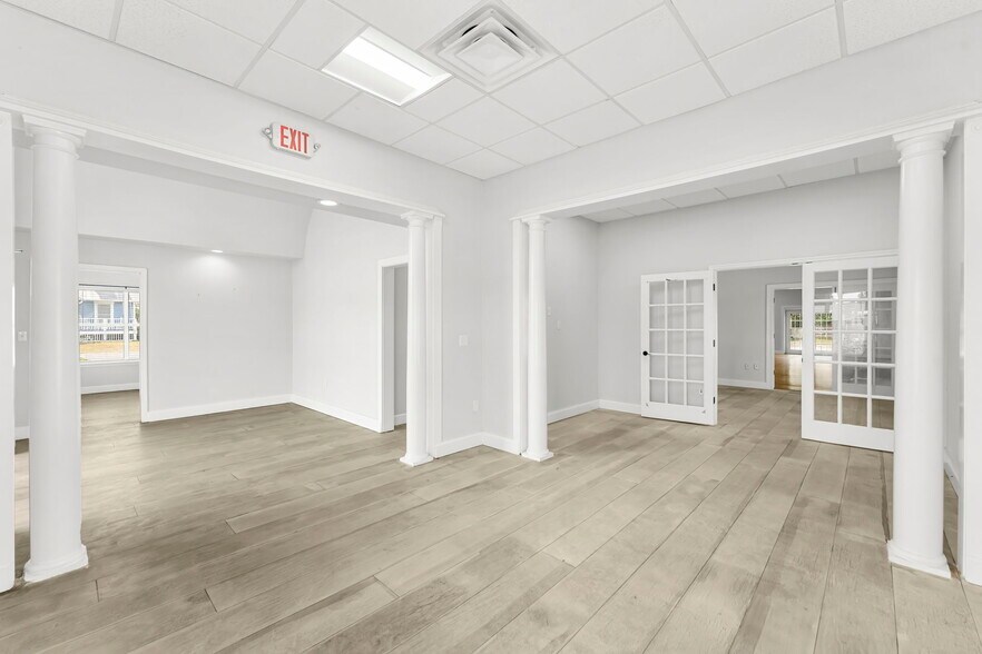 More Photos Of 5907 Sr-22, Panama City Funeral Home For Lease