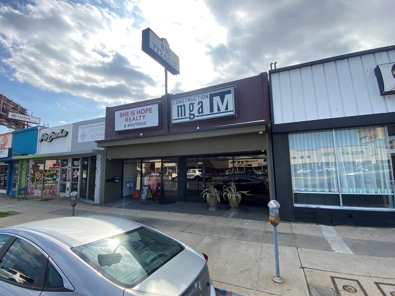 More Photos Of 17942-17944 Ventura Blvd, Encino Storefront Retail Office For Lease