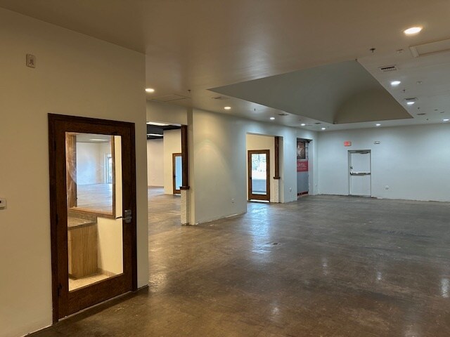 More Photos Of 6500 N Lamar Blvd, Austin General Retail For Lease