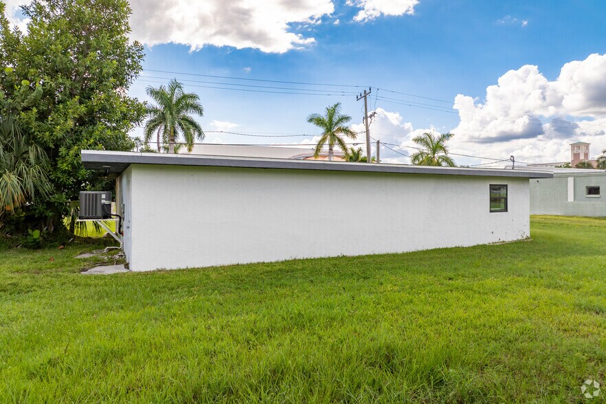 More Photos Of 404 Hargreaves Ave, Punta Gorda Office For Sale