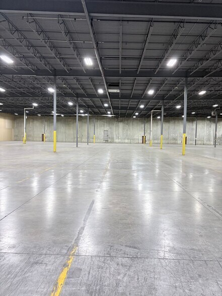 More Photos Of 22000 Industrial Blvd, Rogers Distribution For Lease