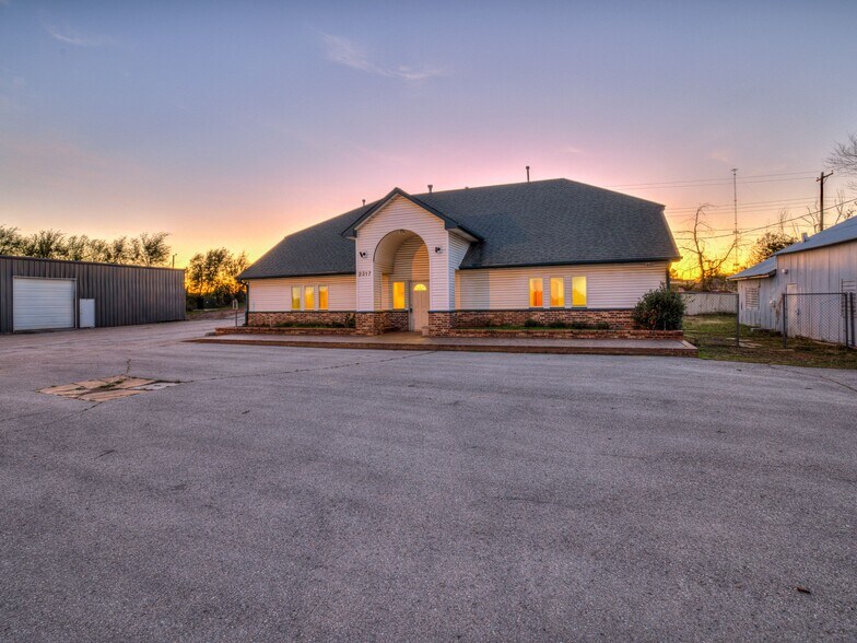 More Photos Of 2317 S Eastern Ave, Oklahoma City Warehouse For Lease