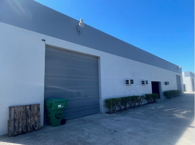Primary Photo Of 1236 53rd St, Mangonia Park Industrial For Lease