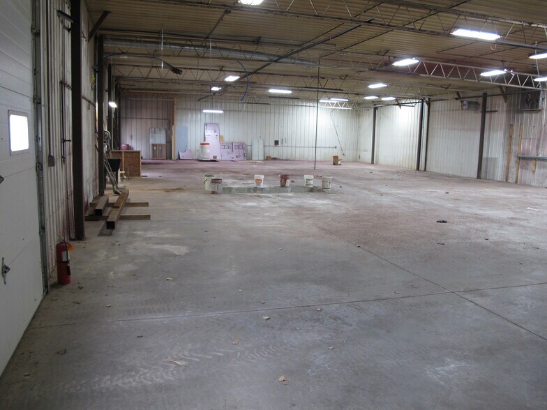 More Photos Of 713 E Main St, Waukon Manufacturing For Sale