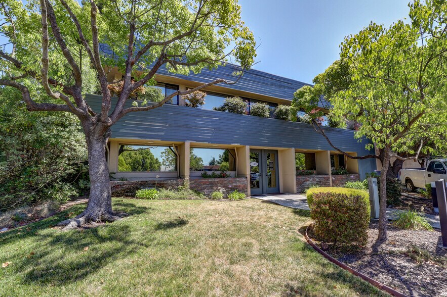 More Photos Of 210 Classic Ct, Rohnert Park Warehouse For Lease