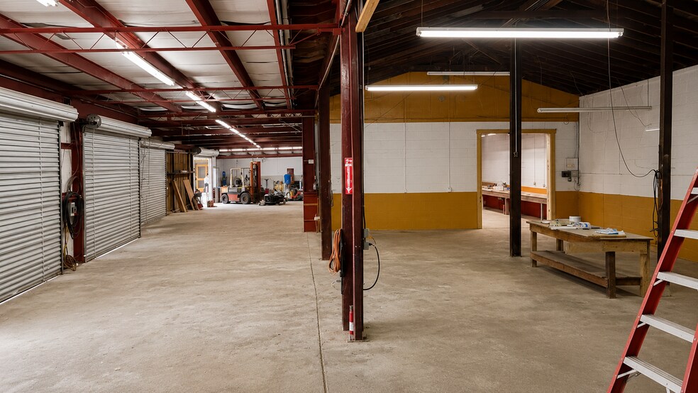 More Photos Of 5114-5116 Stepp Ave, Jacksonville Warehouse For Lease