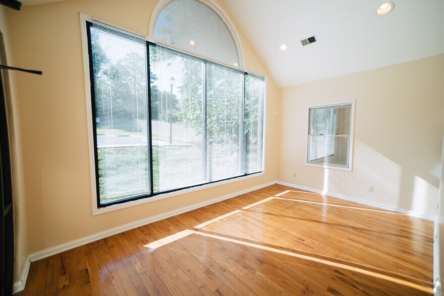 More Photos Of 1341 Branton Blvd, Knoxville Office For Lease