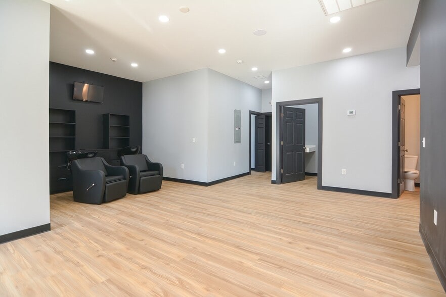 More Photos Of 995 Main St, Clinton Auto Dealership For Sale