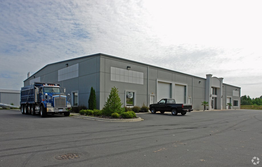Primary Photo Of 114-116 Infield Ct, Mooresville Warehouse For Lease
