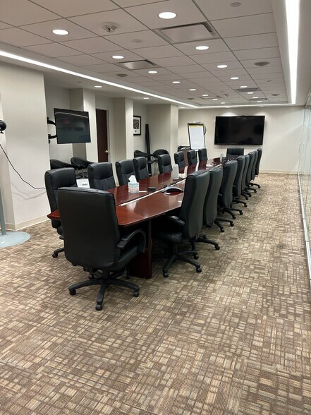 More Photos Of 818 Connecticut Ave NW, Washington Office For Lease