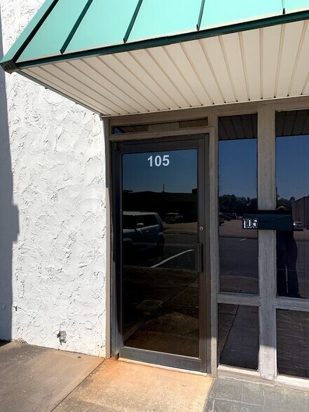 More Photos Of 25 Commerce Ave, Bessemer Light Distribution For Lease