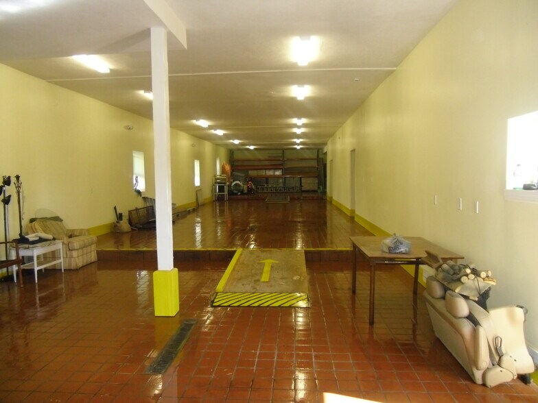 More Photos Of 228 N 2nd St, Fernandina Beach Warehouse For Lease