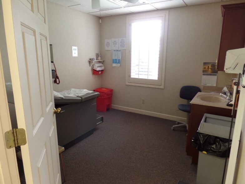 More Photos Of 316 E Harper St, Troy Medical For Sale