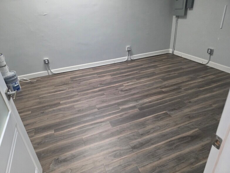 More Photos Of 125-127 S Glenoaks Blvd, Burbank General Retail For Lease