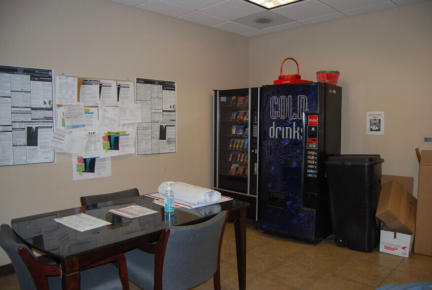 More Photos Of 4708 NW Capital Cir NW, Tallahassee Flex For Sale