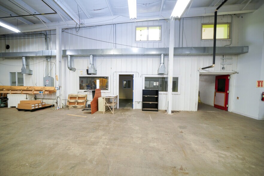 More Photos Of 248 Northport Ave, Belfast Manufacturing For Sale