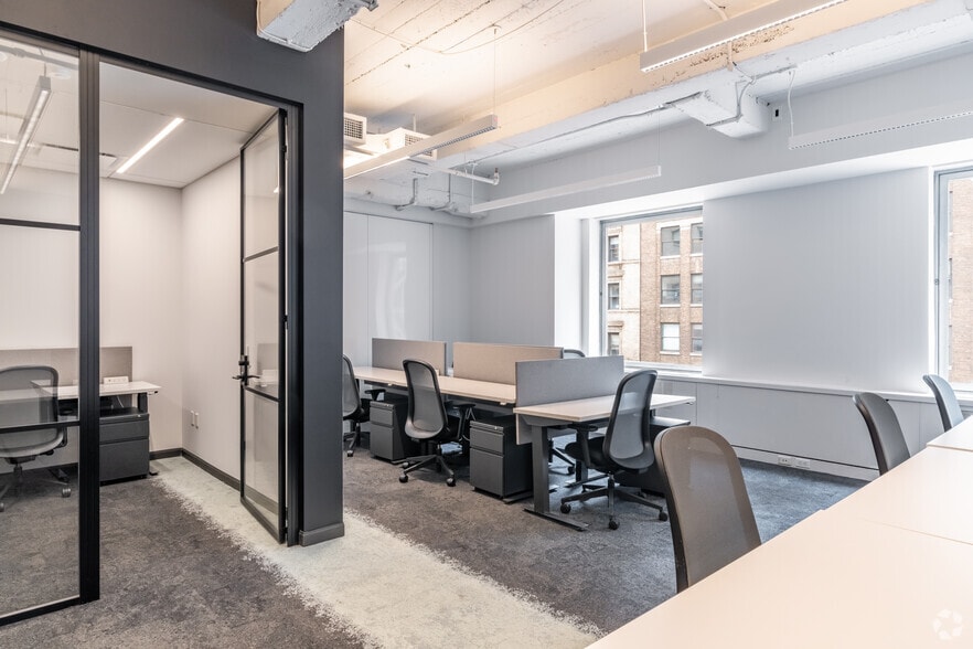 More Photos Of 530 Fifth Ave, New York Coworking Space
