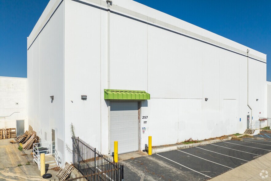 More Photos Of 223 W B St, Colton Manufacturing For Sale