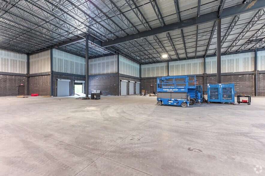 More Photos Of 31 Farinella Dr, East Hanover Warehouse For Lease