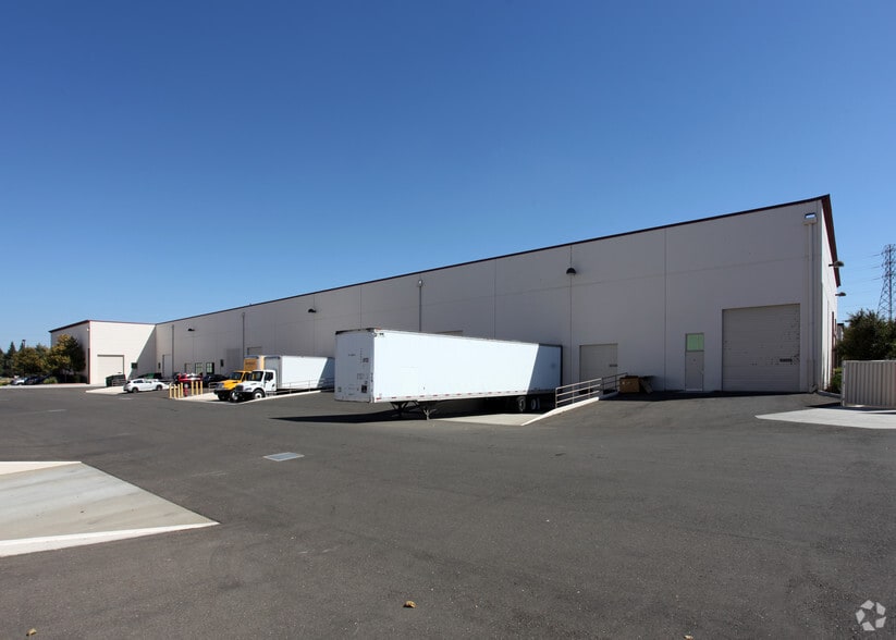 More Photos Of 1040 Riverside Pky, West Sacramento Light Manufacturing For Lease